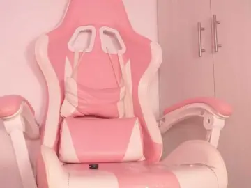 LillyThomps  live sex cam
