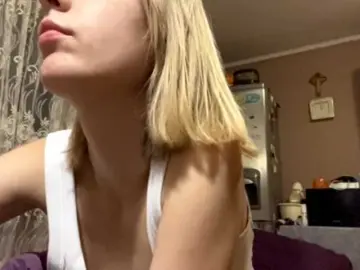 Babybloonde  live sex cam