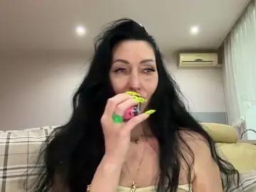 KorolevaQween000  live sex cam
