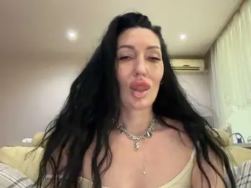 KorolevaQween000  live sex cam