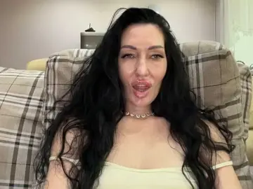 KorolevaQween000  live sex cam