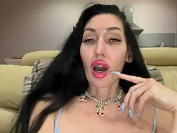 KorolevaQween000  live sex cam