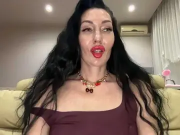 KorolevaQween000  live sex cam