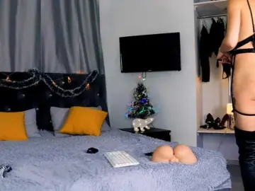 InvitingTina  live sex cam