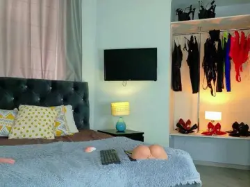 InvitingTina  live sex cam