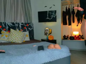 InvitingTina  live sex cam