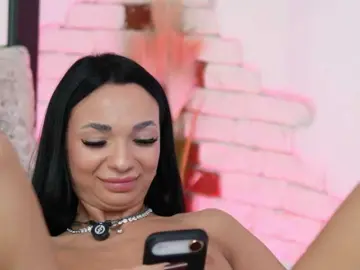 MaraJolie  live sex cam