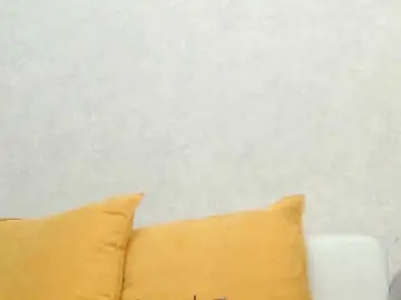 Drakulaura1  live sex cam
