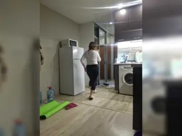 Kira183  live sex cam