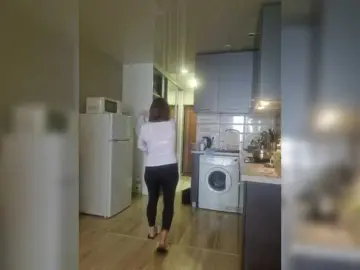 Kira183  live sex cam