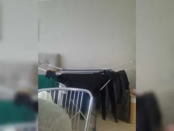 Kira183  live sex cam