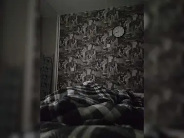 Kira183  live sex cam