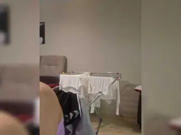 Kira183  live sex cam