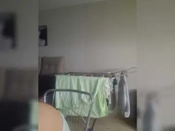 Kira183  live sex cam