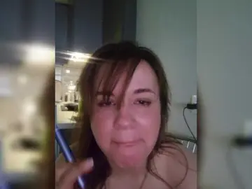 Kira183  live sex cam