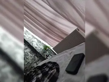 Kira183  live sex cam