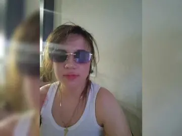 Kira183  live sex cam