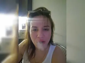 Kira183  live sex cam