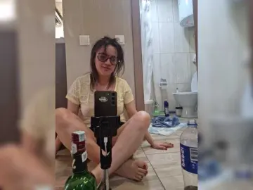Kira183  live sex cam