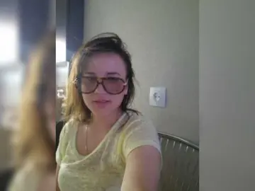 Kira183  live sex cam