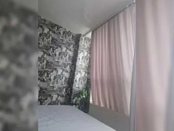 Kira183  live sex cam