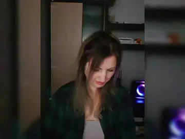 Nushka1939  live sex cam