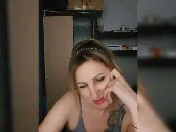 Nushka1939  live sex cam