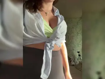 DaddySgirl9  live sex cam