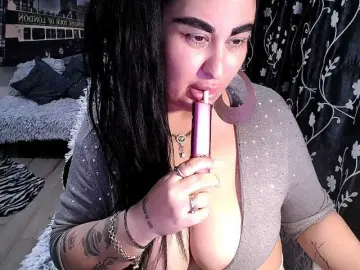 NaturalWoman  live sex cam