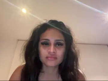 Piggy18  live sex cam