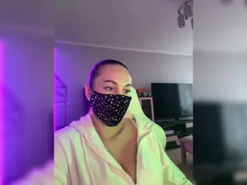 QWEENII  live sex cam