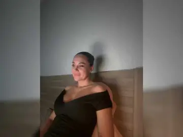 QWEENII  live sex cam