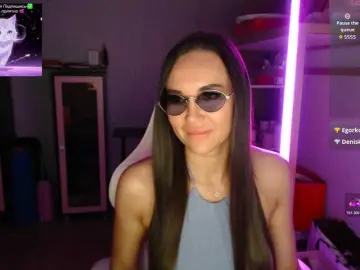 QWEENII  live sex cam