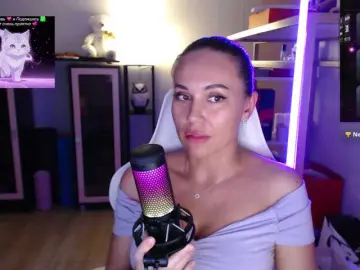 QWEENII  live sex cam