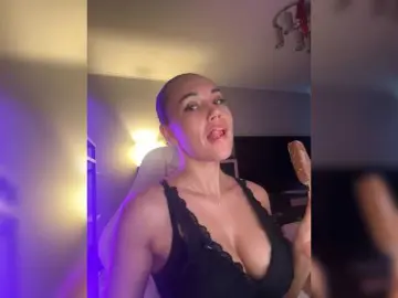 QWEENII  live sex cam