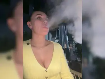 QWEENII  live sex cam
