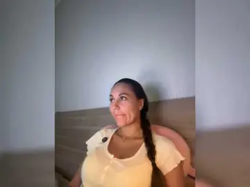 QWEENII  live sex cam