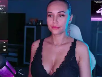 QWEENII  live sex cam
