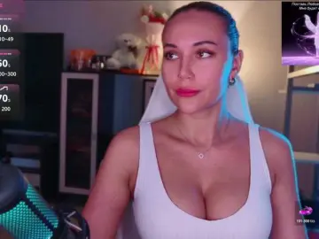QWEENII  live sex cam