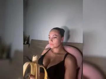 QWEENII  live sex cam