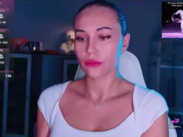 QWEENII  live sex cam