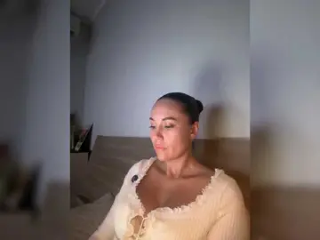 QWEENII  live sex cam
