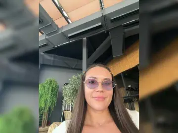 QWEENII  live sex cam