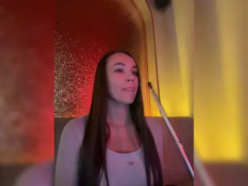 QWEENII  live sex cam