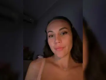 QWEENII  live sex cam