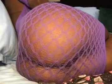 Chocopetite  live sex cam