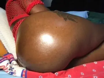 Chocopetite  live sex cam