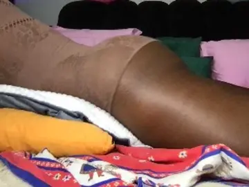 Chocopetite  live sex cam