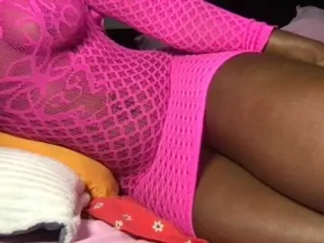 Chocopetite  live sex cam