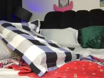 Chocopetite  live sex cam